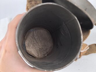Frankreich 2.Weltkrieg , Gasmaske TC38 mit Filter in Bereitschaftsdose. Originallack