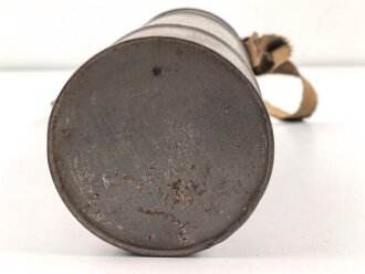 Frankreich 2.Weltkrieg , Gasmaske TC38 mit Filter in Bereitschaftsdose. Originallack