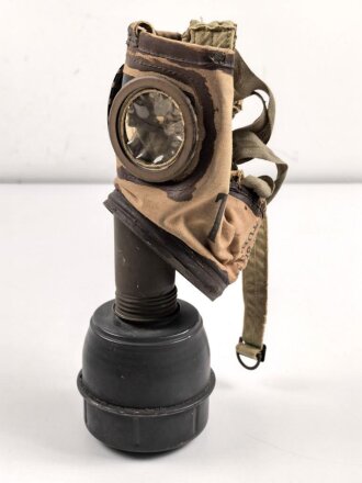 Frankreich 2.Weltkrieg , Gasmaske TC38 mit Filter in...