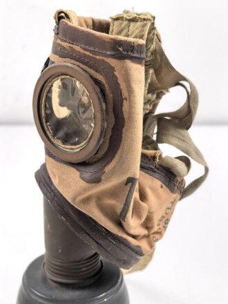 Frankreich 2.Weltkrieg , Gasmaske TC38 mit Filter in Bereitschaftsdose. Originallack