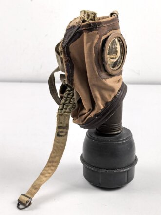 Frankreich 2.Weltkrieg , Gasmaske TC38 mit Filter in Bereitschaftsdose. Originallack