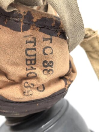 Frankreich 2.Weltkrieg , Gasmaske TC38 mit Filter in Bereitschaftsdose. Originallack