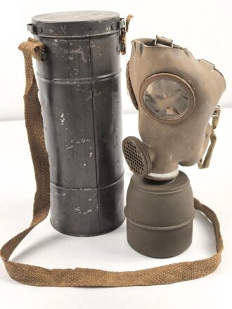 Frankreich  ,  Gasmaske C38 mit Filter in...