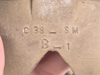 Frankreich  ,  Gasmaske C38 mit Filter in Bereitschaftsbüchse