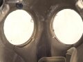 Frankreich  ,  Gasmaske C38 mit Filter in Bereitschaftsbüchse