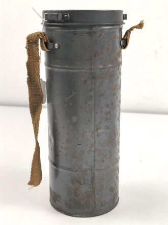 Frankreich 2.Weltkrieg , Gasmaske für Zivilbevölkerung Modell TC38 Securit B,  datiert 1940. Gummi weich. Mit Filter, in Bereitschaftsbüchse