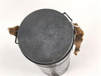 Frankreich 2.Weltkrieg , Gasmaske für Zivilbevölkerung Modell TC38 Securit B,  datiert 1940. Gummi weich. Mit Filter, in Bereitschaftsbüchse