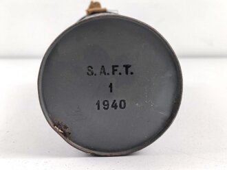 Frankreich 2.Weltkrieg , Gasmaske für Zivilbevölkerung Modell TC38 Securit B,  datiert 1940. Gummi weich. Mit Filter, in Bereitschaftsbüchse