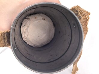 Frankreich 2.Weltkrieg , Gasmaske für Zivilbevölkerung Modell TC38 Securit B,  datiert 1940. Gummi weich. Mit Filter, in Bereitschaftsbüchse