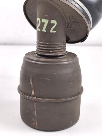 Frankreich 2.Weltkrieg , Gasmaske für Zivilbevölkerung Modell TC38 Securit B,  datiert 1940. Gummi weich. Mit Filter, in Bereitschaftsbüchse