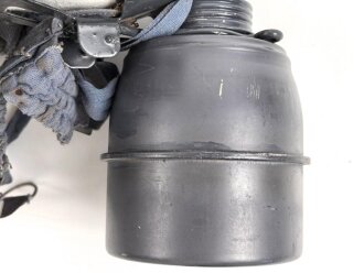 Frankreich 2.Weltkrieg , Marine Gasmaske A.F.M.34 ( (Appareil Filtrant Marine 34) Maskenkörper ausgetrocknet, ebenso der Schlauch. Datiert 1938, mit Filter und Bereitschaftsbüchse. Selten