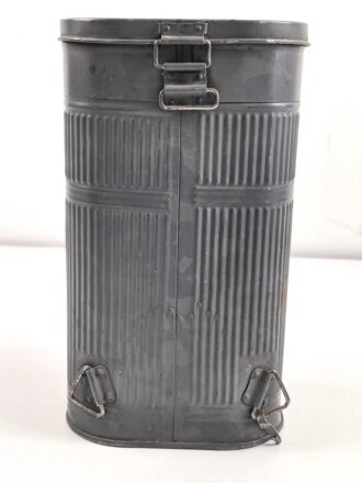 Frankreich 2.Weltkrieg , Marine Gasmaske A.F.M.34 ( (Appareil Filtrant Marine 34) Maskenkörper ausgetrocknet, ebenso der Schlauch. Datiert 1938, mit Filter und Bereitschaftsbüchse. Selten