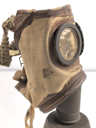 Frankreich 2.Weltkrieg , Gasmaske TC38 mit Filter, datiert 1939/40