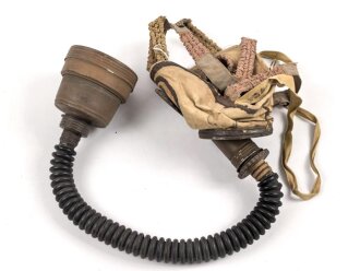 Frankreich 2.Weltkrieg , Gasmaske A.N.P. T 31 (Appareil Normal de Protection Type 31) mit Schlauch und Filter. Guter Zustand