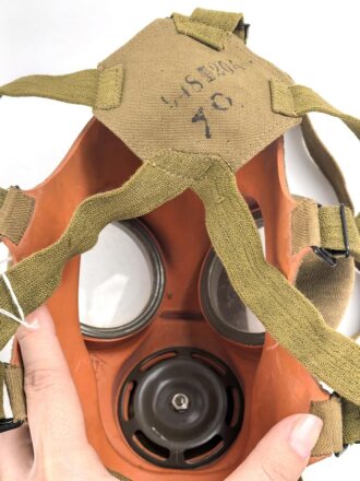 Tschechoslowakei 2.Weltkrieg, Gasmaske VZ35 mit langem Schlauch und grossem Filter