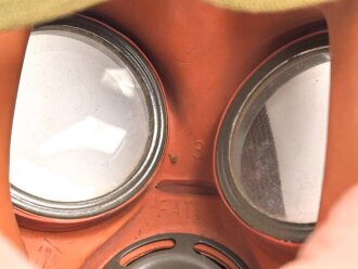 Tschechoslowakei 2.Weltkrieg, Gasmaske VZ35 mit langem Schlauch und grossem Filter