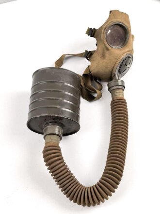 Tschechoslowakei 2.Weltkrieg, Gasmaske VZ35 mit langem Schlauch und grossem Filter