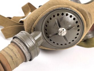 Tschechoslowakei 2.Weltkrieg, Gasmaske VZ35 mit langem Schlauch und grossem Filter