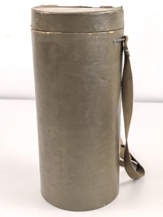 Tschechoslowakei , Gasmaske  Modell F.M. 3 mit Filter in Bereitschaftsbüchse. Der Filter aus dem 1950iger Jahren