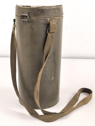 Tschechoslowakei , Gasmaske  Modell F.M. 3 mit Filter in Bereitschaftsbüchse. Der Filter aus dem 1950iger Jahren