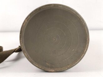 Tschechoslowakei , Gasmaske  Modell F.M. 3 mit Filter in Bereitschaftsbüchse. Der Filter aus dem 1950iger Jahren
