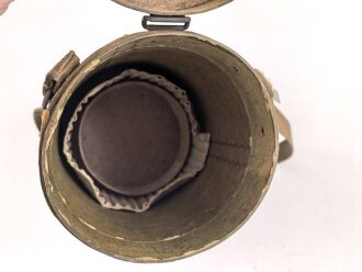 Tschechoslowakei , Gasmaske  Modell F.M. 3 mit Filter in Bereitschaftsbüchse. Der Filter aus dem 1950iger Jahren