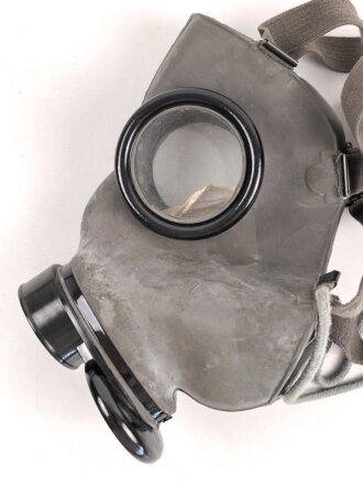 Tschechoslowakei , Gasmaske  Modell F.M. 3 mit Filter in...