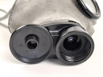 Tschechoslowakei , Gasmaske  Modell F.M. 3 mit Filter in Bereitschaftsbüchse. Der Filter aus dem 1950iger Jahren