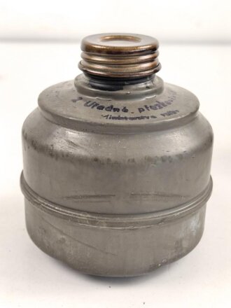 Tschechoslowakei , Gasmaske  Modell F.M. 3 mit Filter in Bereitschaftsbüchse. Der Filter aus dem 1950iger Jahren