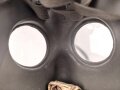 Tschechoslowakei , Gasmaske  Modell F.M. 3 mit Filter in Bereitschaftsbüchse. Der Filter aus dem 1950iger Jahren
