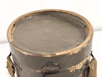 Tschechoslowakei , Gasmaske  Modell F.M. 3 mit Filter in Bereitschaftsbüchse. Der Filter aus dem 1950iger Jahren