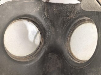 Tschechoslowakei , Gasmaske  Modell F.M. 3 mit Filter in Bereitschaftsbüchse. Der Filter aus dem 1950iger Jahren