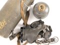Tschechoslowakei , Gasmaske  Modell F.M. 3 mit Filter in Bereitschaftsbüchse. Der Filter aus dem 1950iger Jahren