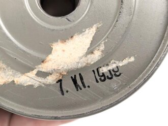 Luftschutz III.Reich, tschechische Gasmaske VZ35 mit Filter in Bereitschaftsbüchse, als Beute vereinnahmt und an den Luftschutz ausgegeben