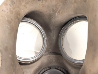 Luftschutz III.Reich, tschechische Gasmaske VZ35 mit Filter in Bereitschaftsbüchse, als Beute vereinnahmt und an den Luftschutz ausgegeben