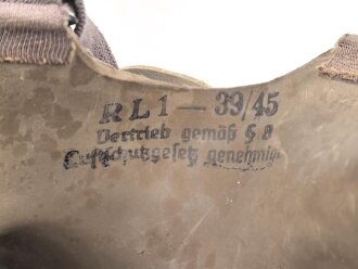Luftschutz III.Reich, tschechische Gasmaske VZ35 mit Filter in Bereitschaftsbüchse, als Beute vereinnahmt und an den Luftschutz ausgegeben