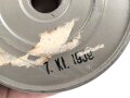 Luftschutz III.Reich, tschechische Gasmaske VZ35 mit Filter in Bereitschaftsbüchse, als Beute vereinnahmt und an den Luftschutz ausgegeben