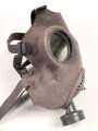 Luftschutz III.Reich, tschechische Gasmaske VZ35 mit Filter in Bereitschaftsbüchse, als Beute vereinnahmt und an den Luftschutz ausgegeben