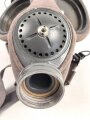 Luftschutz III.Reich, tschechische Gasmaske VZ35 mit Filter in Bereitschaftsbüchse, als Beute vereinnahmt und an den Luftschutz ausgegeben