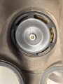 Luftschutz III.Reich, tschechische Gasmaske VZ35 mit Filter in Bereitschaftsbüchse, als Beute vereinnahmt und an den Luftschutz ausgegeben