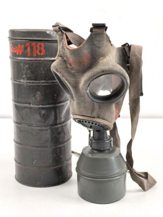 Luftschutz III.Reich, tschechische Gasmaske VZ35 mit Filter in Bereitschaftsbüchse, als Beute vereinnahmt und an den Luftschutz ausgegeben