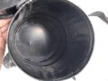 Luftschutz III.Reich, tschechische Gasmaske FM-1 mit Filter in Bereitschaftsbüchse, als Beute vereinnahmt und an den Luftschutz ausgegeben. Ungewöhnliche Bereitschaftsbüchse mit Riemen aus Ersatzmaterial