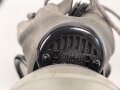 Luftschutz III.Reich, tschechische Gasmaske FM-1 mit Filter in Bereitschaftsbüchse, als Beute vereinnahmt und an den Luftschutz ausgegeben. Ungewöhnliche Bereitschaftsbüchse mit Riemen aus Ersatzmaterial