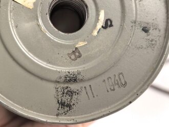 Luftschutz III.Reich, tschechische Gasmaske FM-3 mit Filter , als Beute vereinnahmt und an den Luftschutz ausgegeben