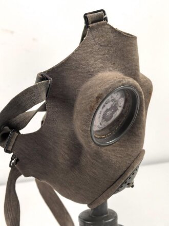 Luftschutz III.Reich, tschechische Gasmaske VZ35 mit Filter , als Beute vereinnahmt und an den Luftschutz ausgegeben