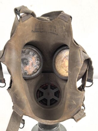 Luftschutz III.Reich, tschechische Gasmaske VZ35 mit Filter , als Beute vereinnahmt und an den Luftschutz ausgegeben