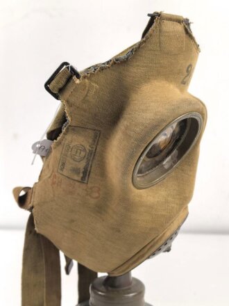 Luftschutz III.Reich, tschechische Gasmaske VZ35 mit Filter , als Beute vereinnahmt und an den Luftschutz ausgegeben