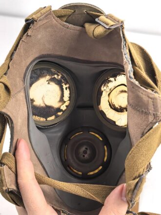 Luftschutz III.Reich, tschechische Gasmaske VZ35 mit Filter , als Beute vereinnahmt und an den Luftschutz ausgegeben