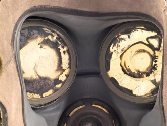 Luftschutz III.Reich, tschechische Gasmaske VZ35 mit Filter , als Beute vereinnahmt und an den Luftschutz ausgegeben