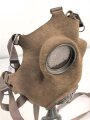 Luftschutz III.Reich, tschechische Gasmaske VZ35 mit Filter , als Beute vereinnahmt und an den Luftschutz ausgegeben